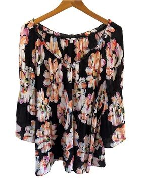 Floral & ivy Women's Black Floral Pleated Tunic with Pink & Peach Blooms 2X